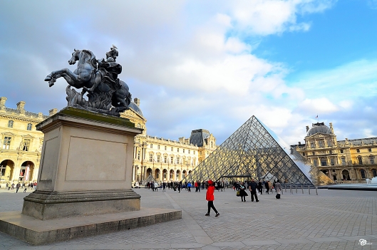 Musee du Louvre by day time
